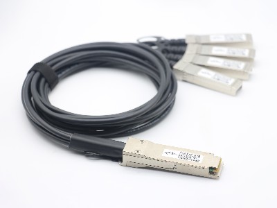 40G QSFP+ 轉(zhuǎn) 10G SFP+ DAC